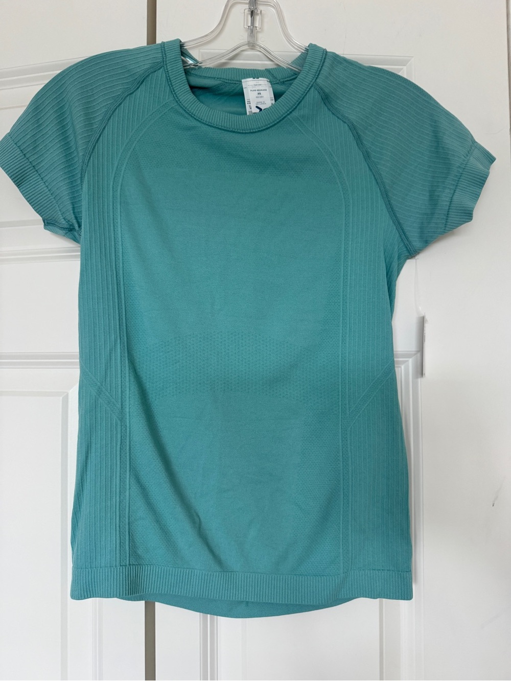 Old Navy Women's Solid Fluid Seamless Fitted T-Shirt Blue Green XS NWT